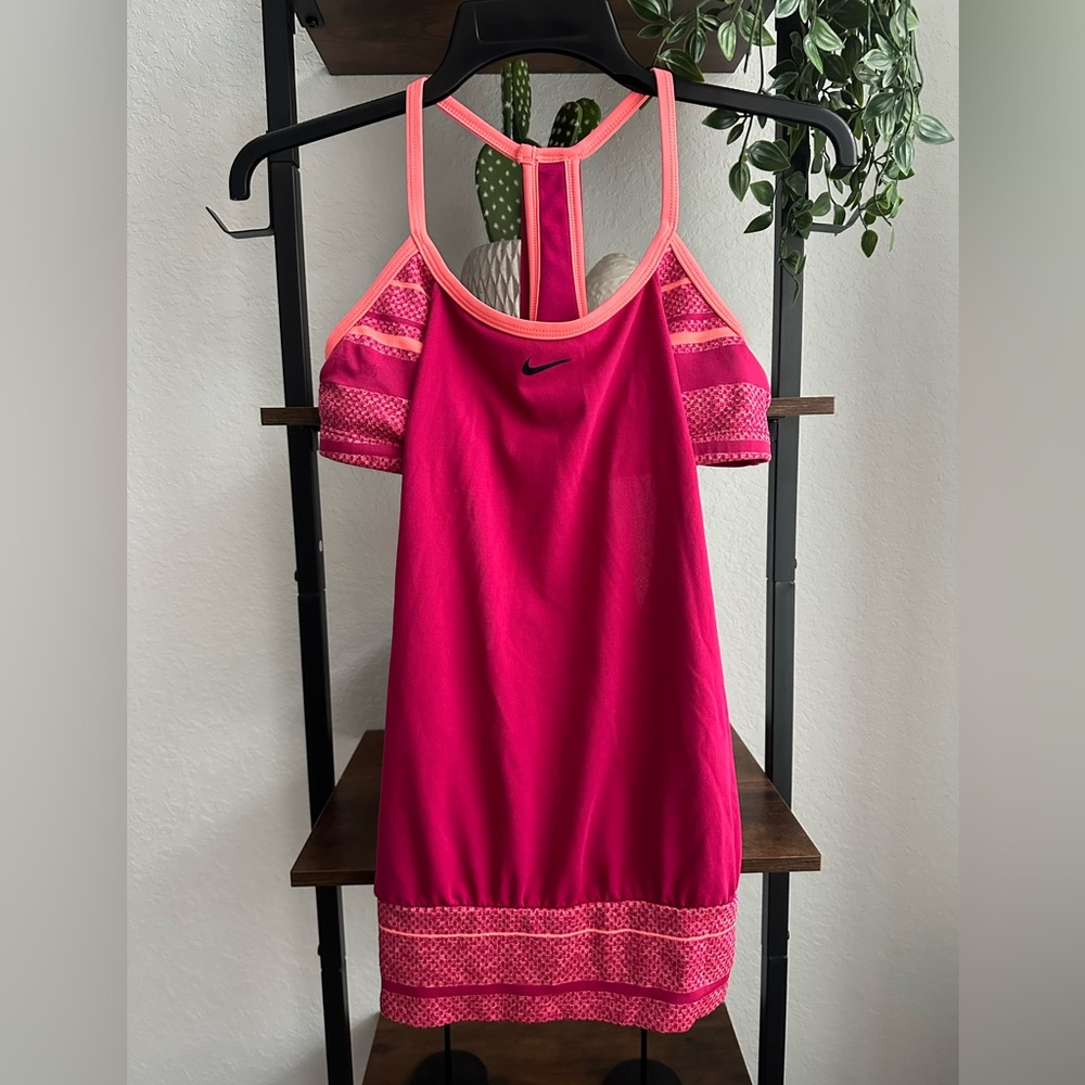 Women’s Nike dryfit‎ padded bra tank size small. Fuscia color.